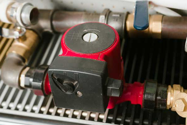 Industrial circulation of hot liquids using rotary gear pump system